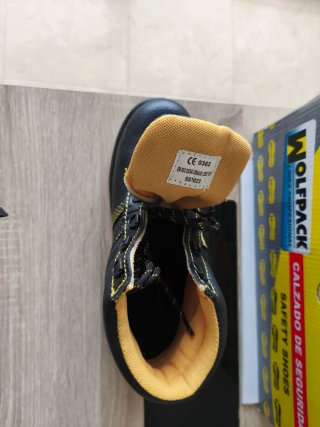 Botas de trabajo Wolfpack Talla 36 Nuevas