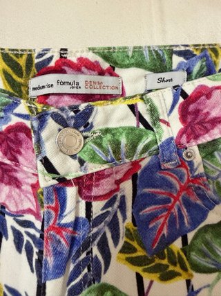 Pantalón corto estampado tropical