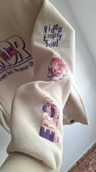 Sudadera Beige con Estampado Video Empty Soul