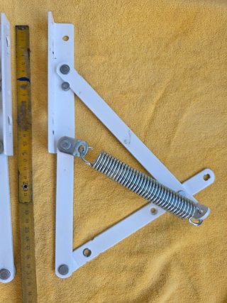 Meccanismi a molla per ferramenta