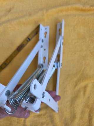 Meccanismi a molla per ferramenta