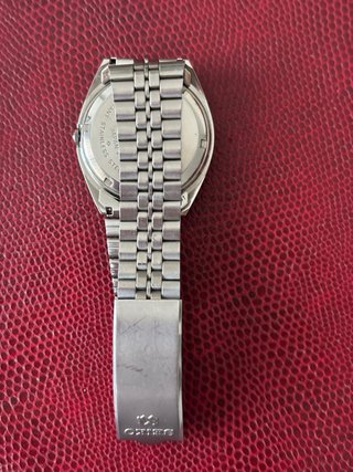 Reloj Seiko Quartz Plata y Blanco