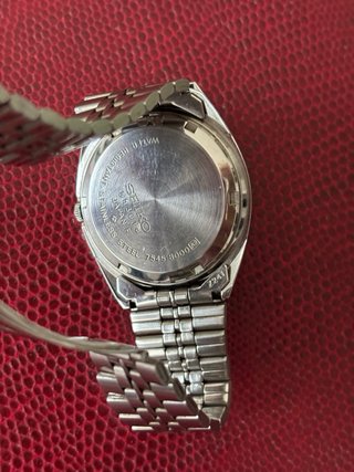 Reloj Seiko Quartz Plata y Blanco