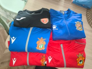 Lote 4 sudaderas entrenamiento Macron Benetússer