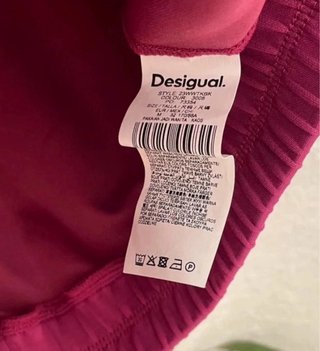 Camiseta Desigual corta fucsia talla M