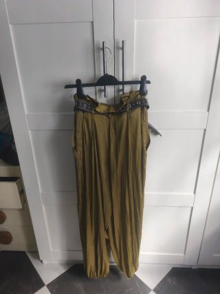 Pantalón Stradivarius satinado talla 34