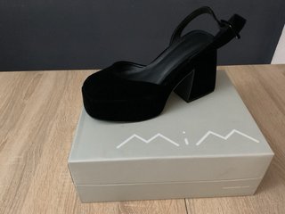 Sandalias MIM terciopelo negro plataforma