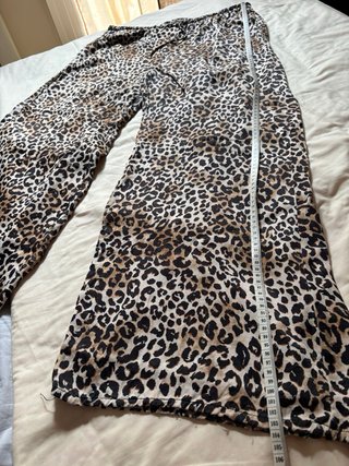 Pantalón Bershka T-L Ancho Leopardo Estilo Comfy