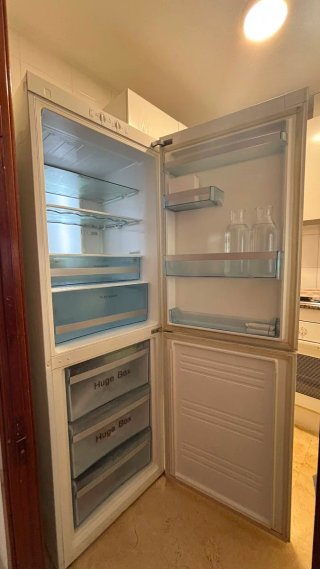 Frigorífico Haier con congelador inferior