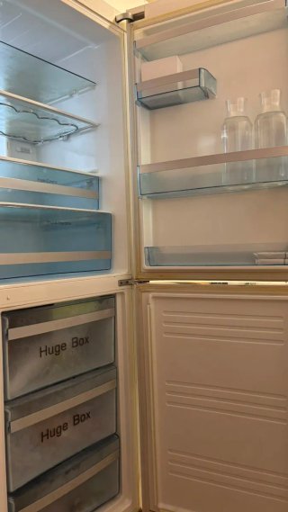 Frigorífico Haier con congelador inferior