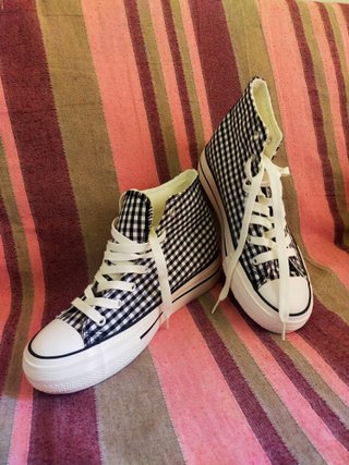 Zapatillas estilo Converse a cuadritos