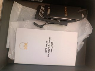 Cartera porta pasaporte piel Pinko