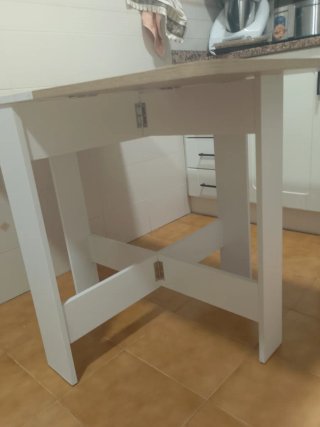 Mesa extensible blanca y madera
