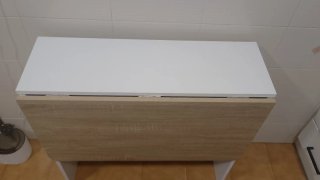 Mesa extensible blanca y madera