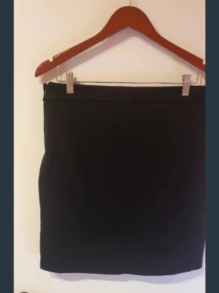 Falda mini negra con estampado