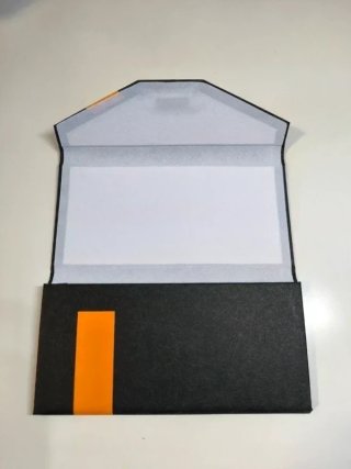 Funda gafas Timberland negra y naranja sin usar