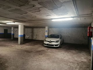 Garaje en alquiler en Eixample Nord – La Devesa en Girona