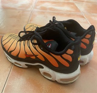 Zapatilla Nike Air Max Plus TN Negra Naranja