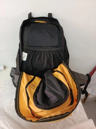 Mochila Quechua Negra y Amarilla