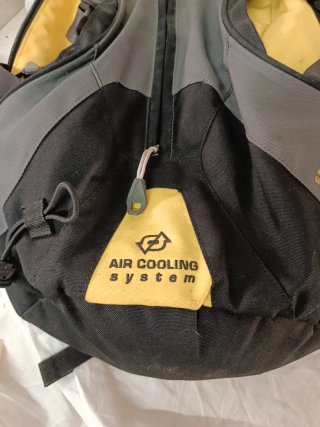 Mochila Quechua Negra y Amarilla