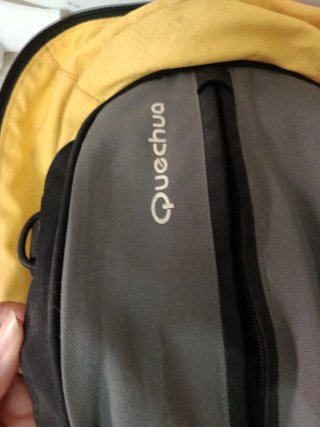 Mochila Quechua Negra y Amarilla