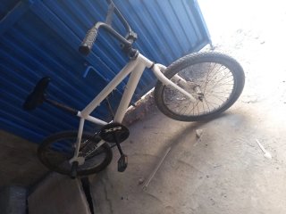 Bicicleta BMX blanca