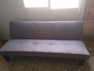 Sofá cama gris de tela