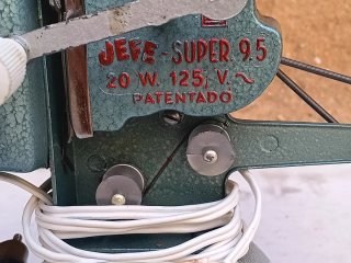 Proyector Jefe Super + 8 Películas 9,5 mm