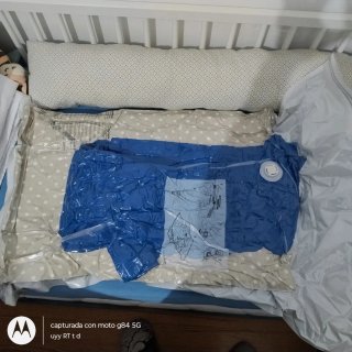 Cambiador de bebé con cojín gris