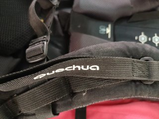 Mochila Quechua Negra y Roja
