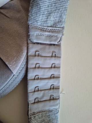 Sujetador lactancia gris con encaje blanco