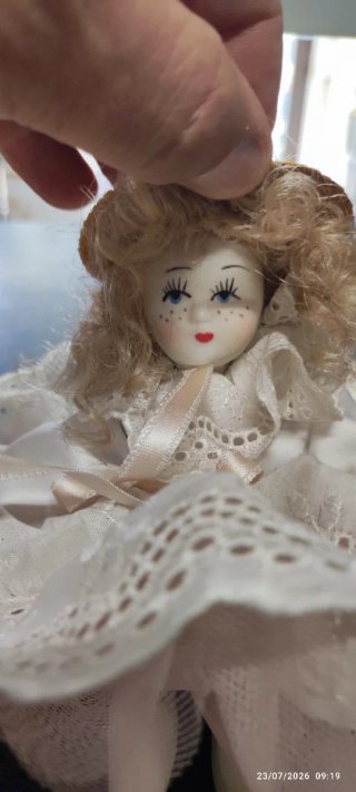 Bambola porcellana vintage cappello