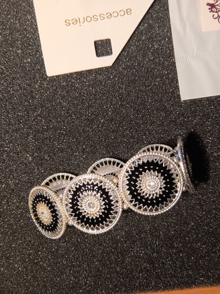 Set 6 gioielli nuovi ed omaggio collana