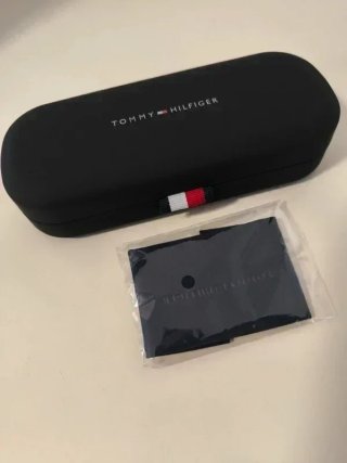 Funda gafas Tommy Hilfiger negra sin estrenar
