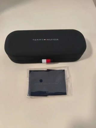 Funda gafas Tommy Hilfiger negra sin estrenar