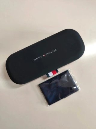 Funda gafas Tommy Hilfiger negra sin estrenar