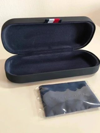 Funda gafas Tommy Hilfiger negra sin estrenar