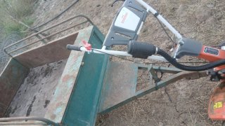 Motocultor con remolque y freno