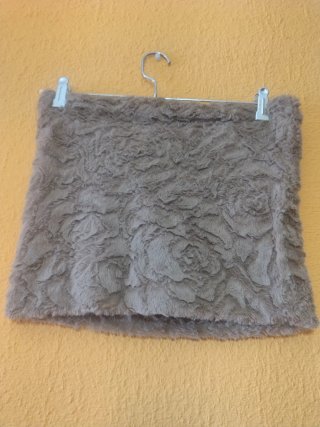 Cuello de terciopelo marrón