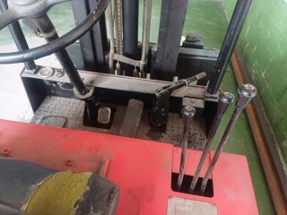 Carretilla elevadora 1500 fenwick con cargador