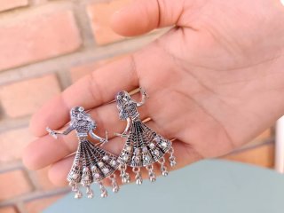 Preciosos Pendientes de plata con figura y abalori