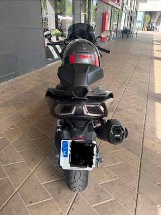 Kymco AK 550 Maxi Scooter Negra