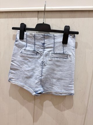 Pantalón corto efecto vaquero muy muy elástico