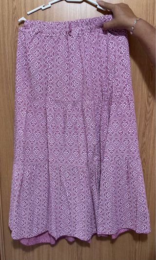 Falda estampada rosa y blanca