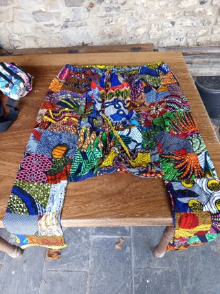 Conjunto de camisas y pantalones afro