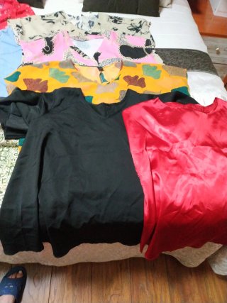 Camisetas XL Multicolor y Rojas