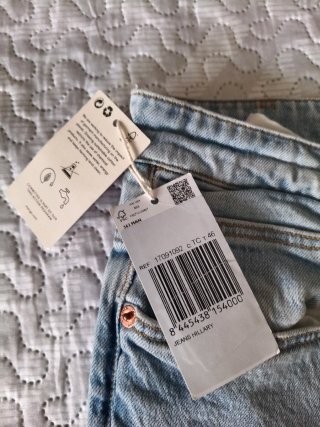 Pantalón vaquero corte recto.