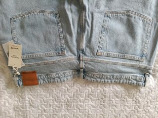 Pantalón vaquero corte recto.