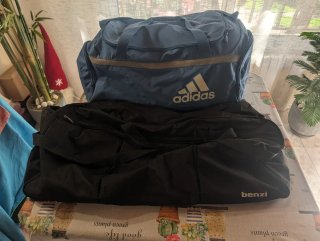 2 Grandi Zaini da Viaggio Adidas e Benzi