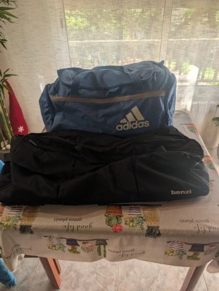 2 Grandi Zaini da Viaggio Adidas e Benzi